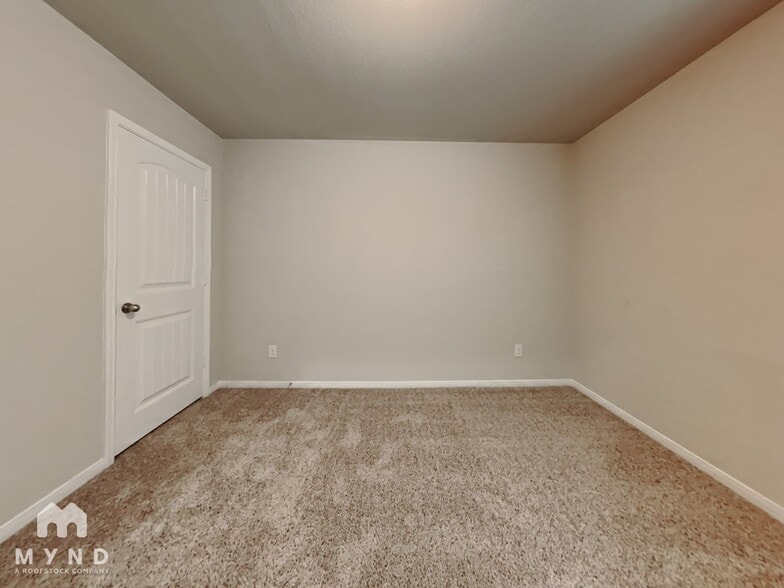 Building Photo - 8111 Carillon Way