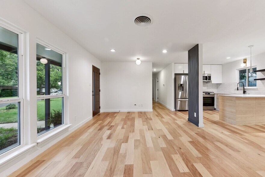 Building Photo - 11900 Dove Haven Dr