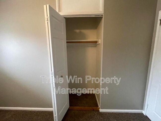 Building Photo - 915 Mullanphy Ln