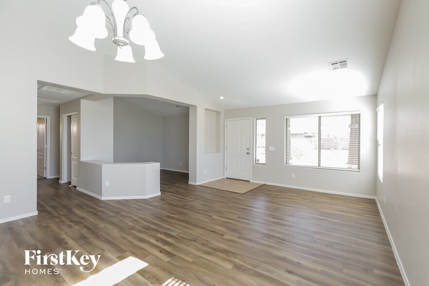 Building Photo - 6220 S 52nd Dr