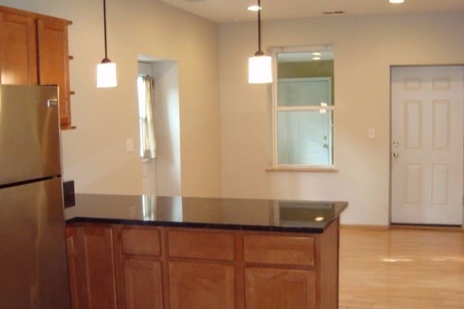 Kitchen - 2212 W 21st Pl