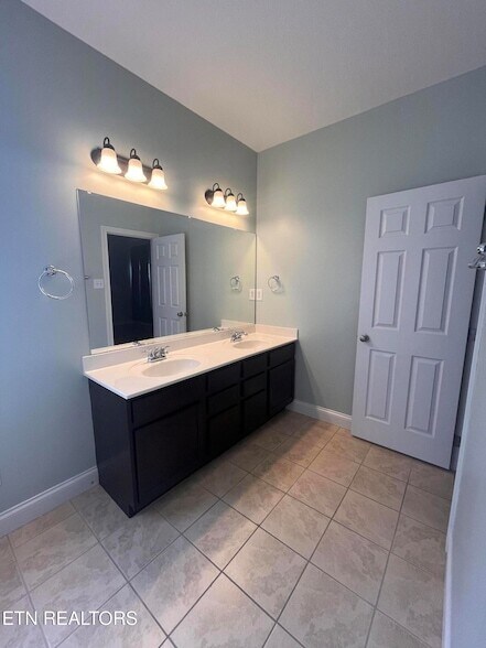 Building Photo - 5408 Oak Harbor Ln