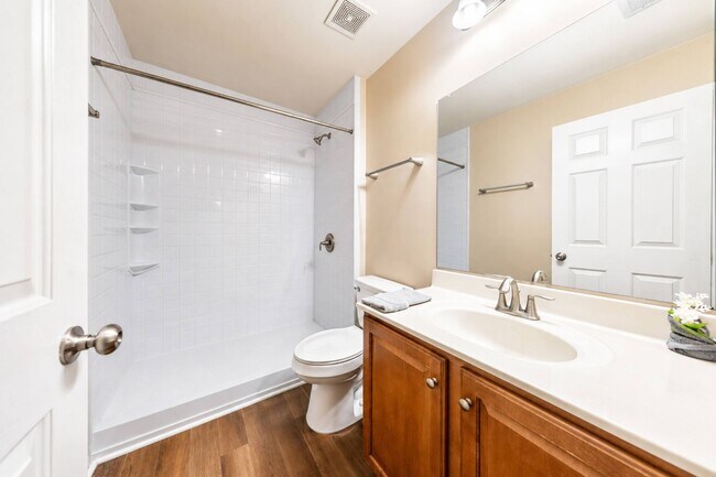 Building Photo - Bright and spacious 3+ bedroom Townhome in Williamsburg