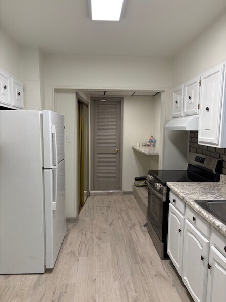 Building Photo - 919 Brookline Blvd