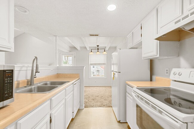 Building Photo - 2 Bed 2 Bath condo in great location!
