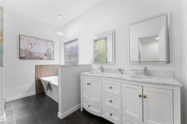 Building Photo - 7022 Cottonwood Cir