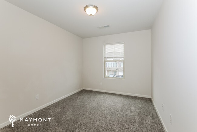 Building Photo - 1950 Old Dogwood