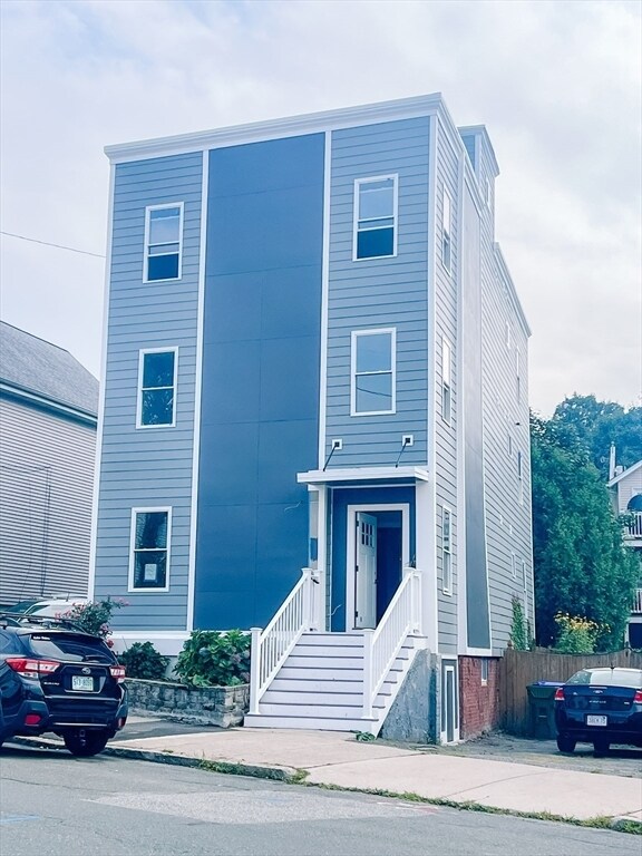 Building Photo - 595 Main St