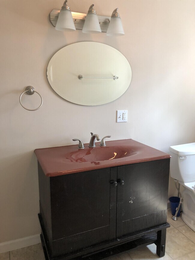 Building Photo - 201 Middle St