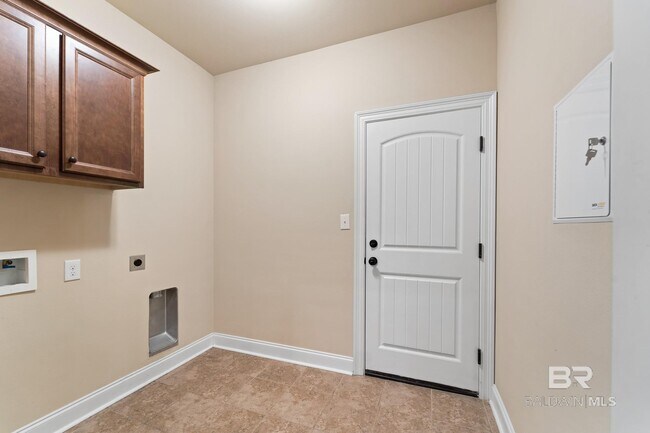 Building Photo - 782 Serpentine Dr