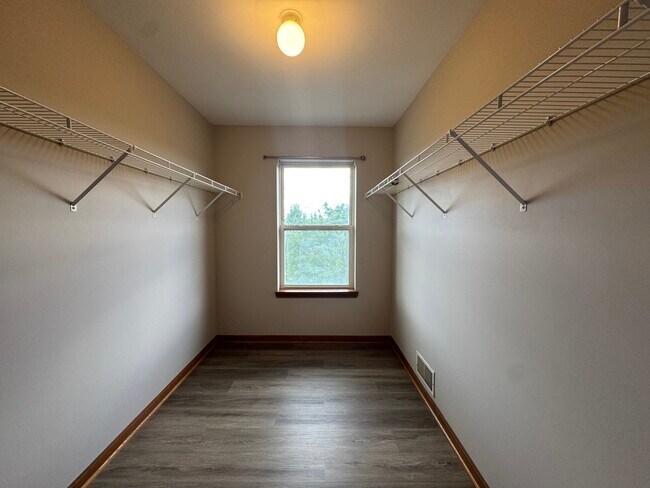 Building Photo - 2460 Georgetown Cir