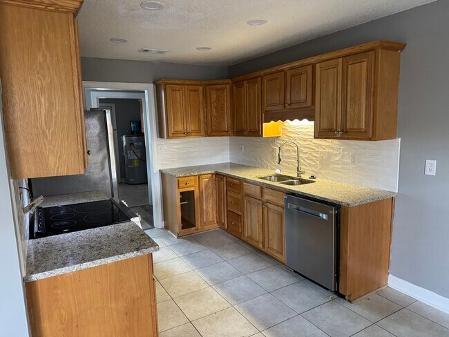 Building Photo - 402 Wilmington Dr