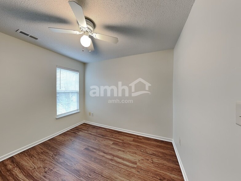 Building Photo - 14301 Blue Grass Dr