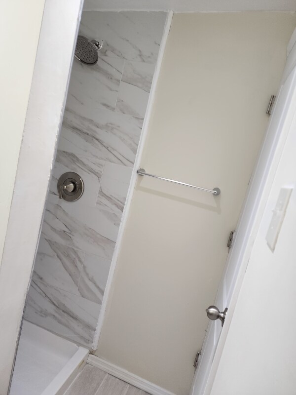 Building Photo - 311 E 6th Ave