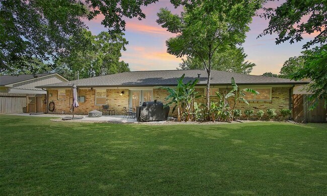 Building Photo - 5923 Dawnridge Dr