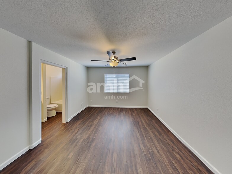 Building Photo - 813 E Nardini St