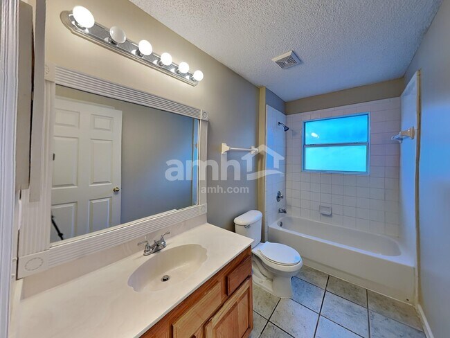 Building Photo - 357 Maplewood Dr