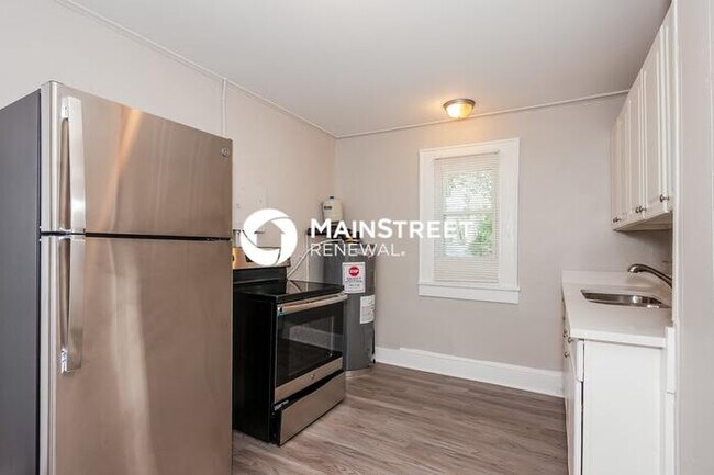 Building Photo - 3 Bedroom Pet-Friendly Home in Charlotte, NC with Main Street Renewal