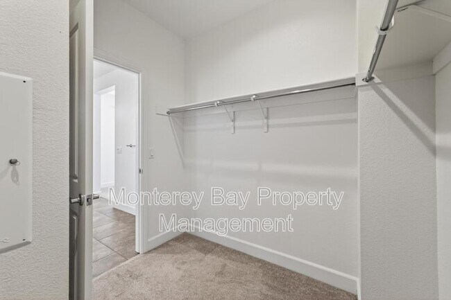 Building Photo - 480 Palisade Dr