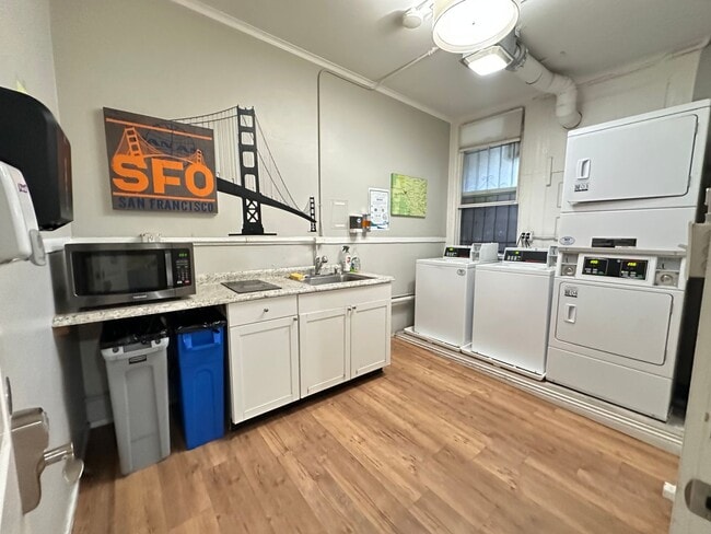 Building Photo - 205 9th St