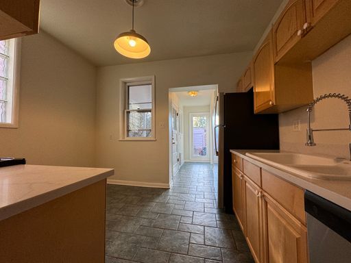 Building Photo - 3 Bedroom 2 Full Bath Plus Office Renovated Victorian Style Family Home Available Mid December!!