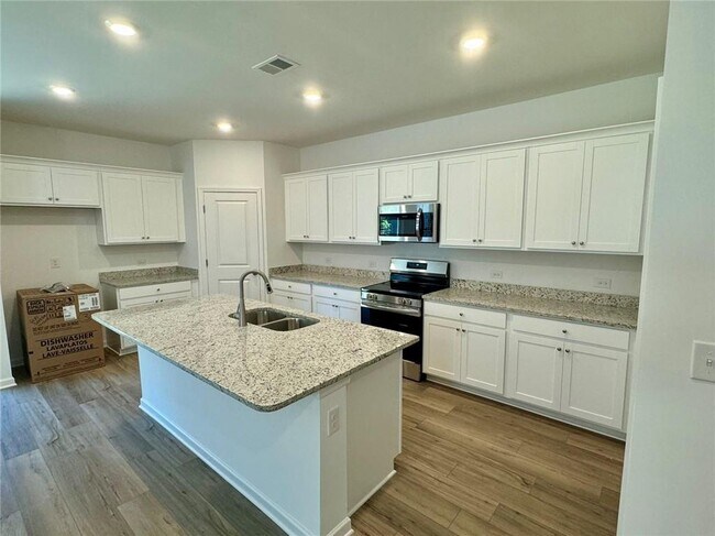 Building Photo - 6015 Deer Run St