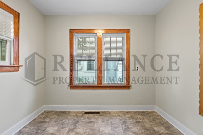 Building Photo - 216 S Meridian Ave