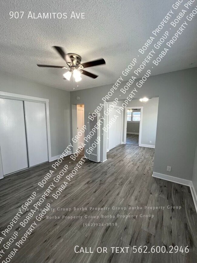 Building Photo - 907 Alamitos Ave