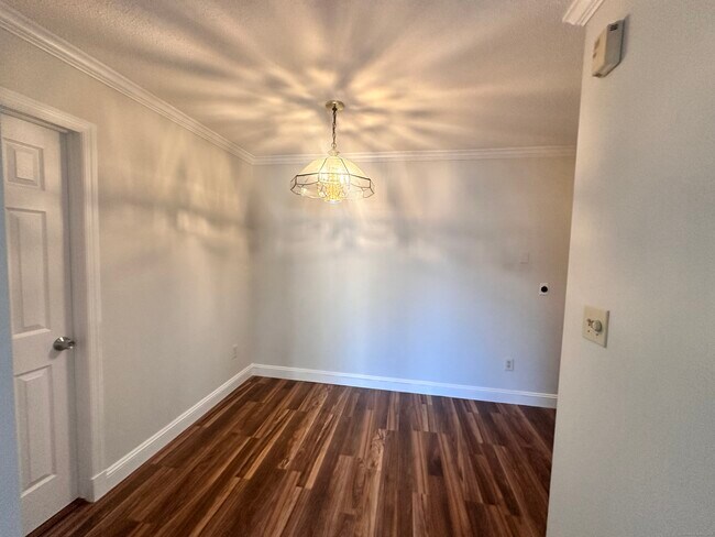 Building Photo - 150 Main St