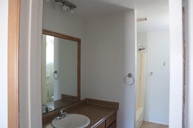 Building Photo - 851 Aspen Ln