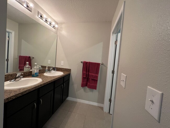 Building Photo - Almost new 5-bedroom, 3-bath home ready to...