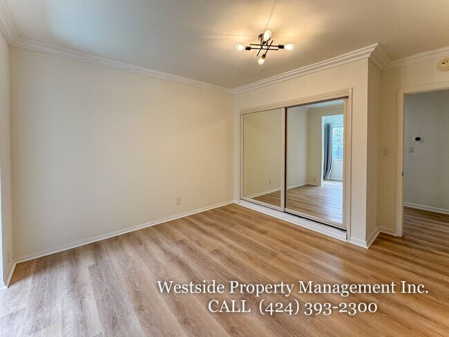 Building Photo - 8120 Glider Ave