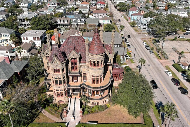 Building Photo - 1927 Harborside Dr