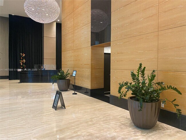 Building Photo - 950 Brickell Bay Dr