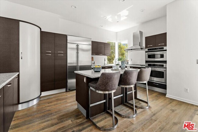 Building Photo - 13027 Bluff Creek Dr