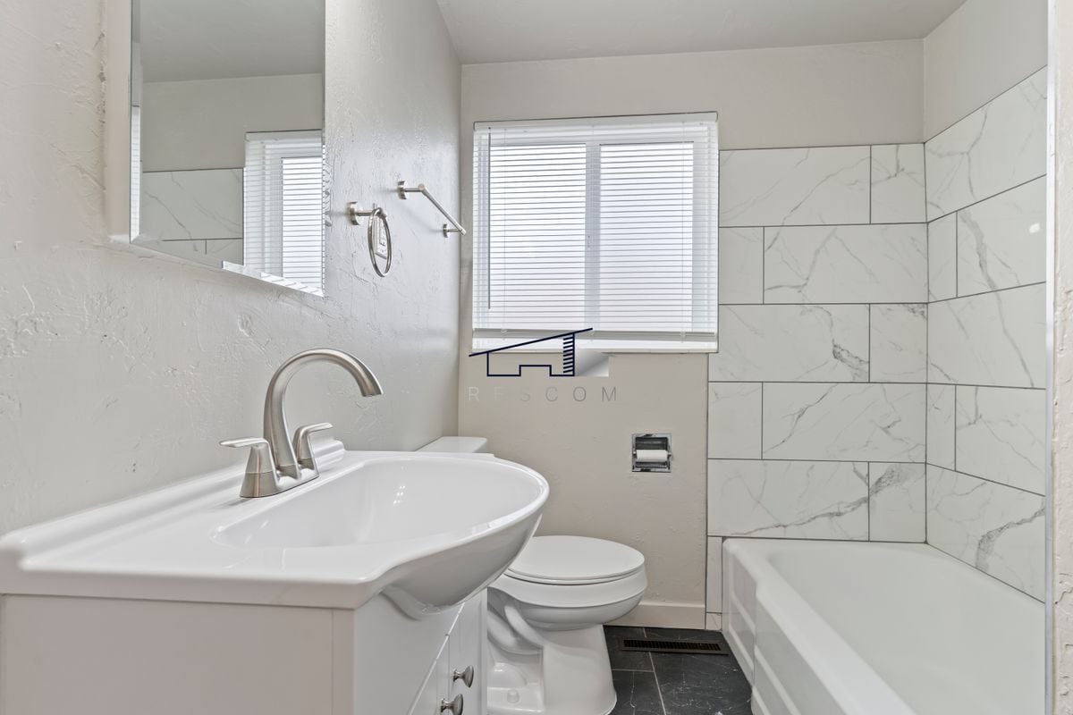 Building Photo - 138 Lynnwood Dr