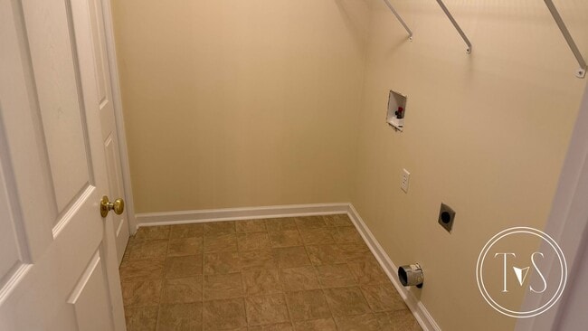 Building Photo - RATE DROP ALERT! (was $2100/month)