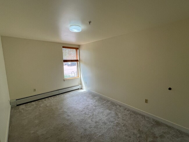 Building Photo - 2BD/1BA Condo at City's Edge, South Burlin...
