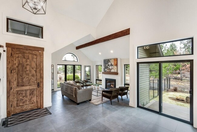 Building Photo - Beautiful Remodeled Home on Acreage!