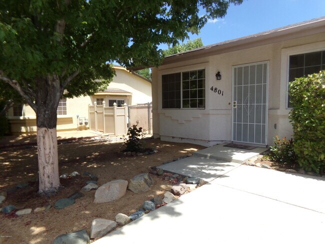 Primary Photo - 4801 N Viewpoint Dr