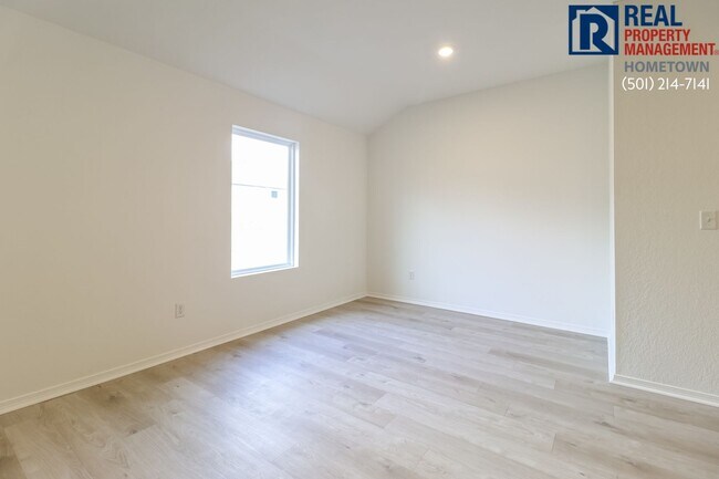 Building Photo - 1495 Meadows Dr