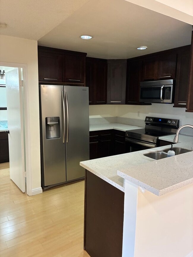 Building Photo - BRAND NEW 1 BEDROOM 1 BED UNIT!!!!