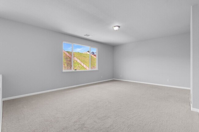 Building Photo - EXTRA LARGE HOME AND LOT... NESTLED IN THE ANTIOCH HILLS... 5 BEDS/3 BATHS/LARGE LIVING ROOM AND ...