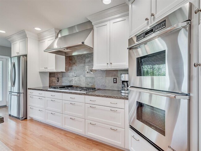 Building Photo - 1516 E Britton Rd