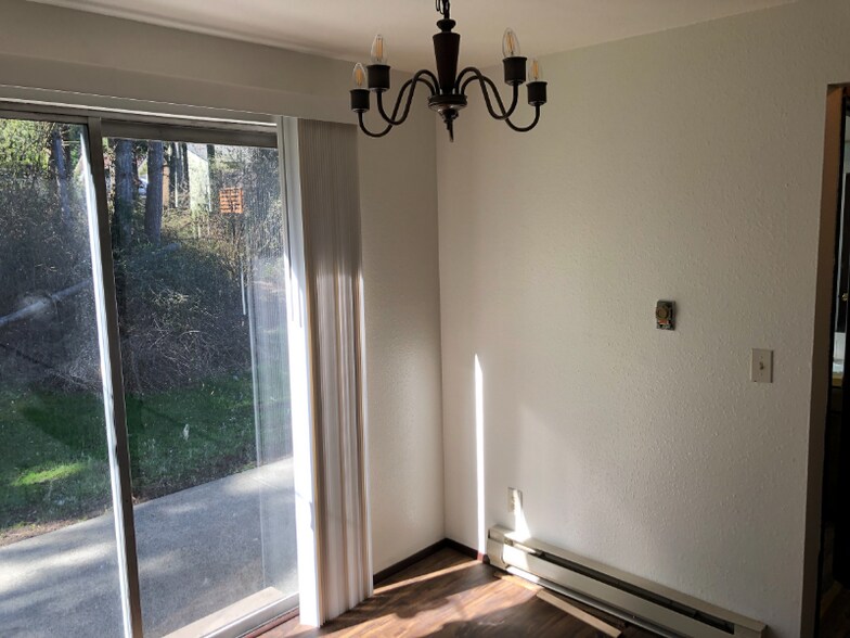 Building Photo - 950 SW Harrier Cir