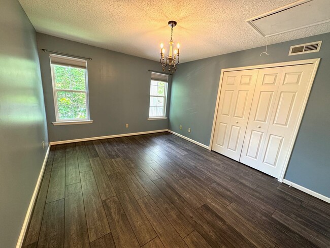 Building Photo - West AVL - Beautifully Updated Townhouse