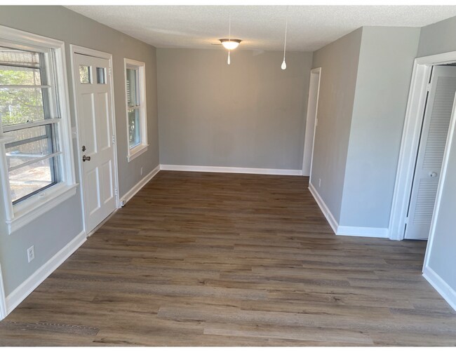 Building Photo - 3720 Manor Dr