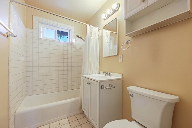 Building Photo - 4202 Dakota Dr