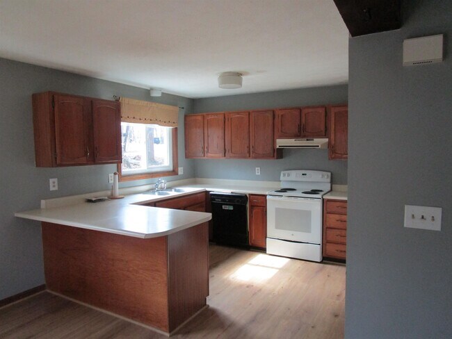 Building Photo - 24 Bobbys Ln