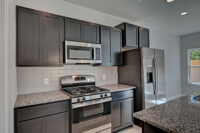 Building Photo - 11857 E Gate Dr